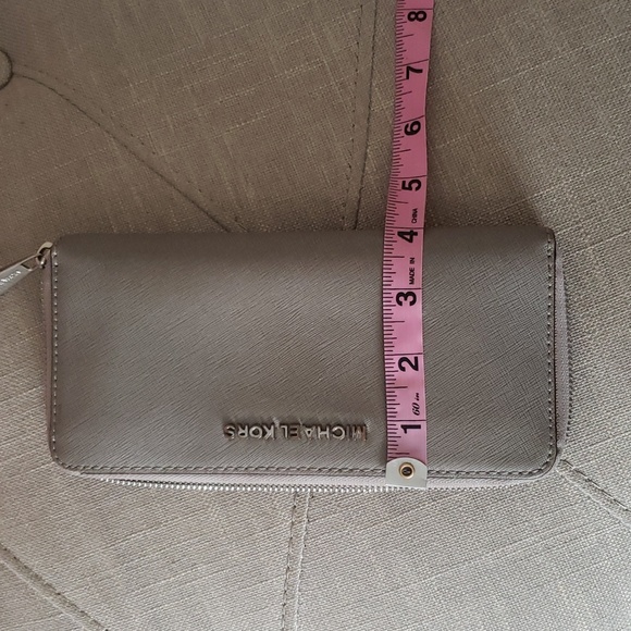 Michael Kors Gray Leather Zip Clutch Waller - Picture 10 of 10
